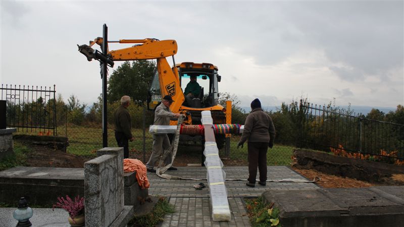 krzyz cmentarz 037